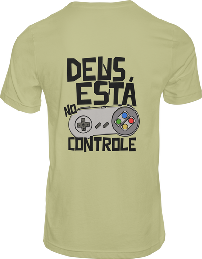 CAMISETA ESTAMPADA | DEUS ESTÁ NO CONTROLE (PRETO)