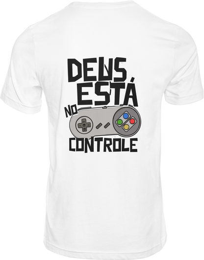 CAMISETA ESTAMPADA | DEUS ESTÁ NO CONTROLE (PRETO)